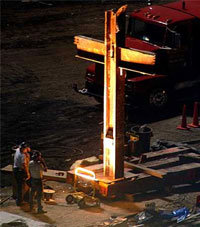 Una croce perfetta ritrovata fra le macerie del WTC 6